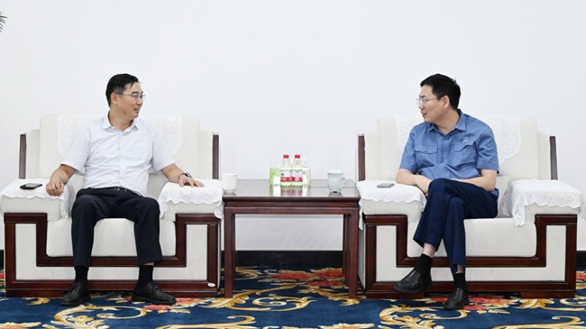 建设银行洛阳分行行长张颜君一行到万基控股集团调研